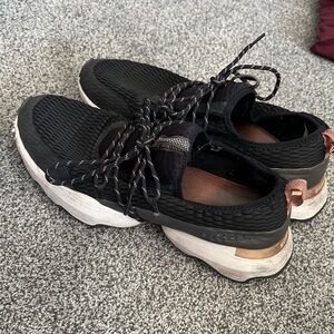 Used Black Sorel Kinetic Impact Women’s Sneakers